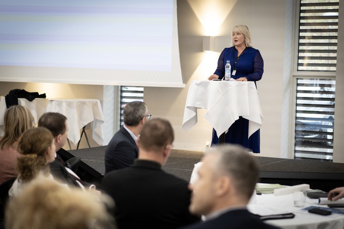 Ministeren taler på U&F-mødet.jpeg Minister Christina Egelund taler på Uddannelses- og Forskningsmødet