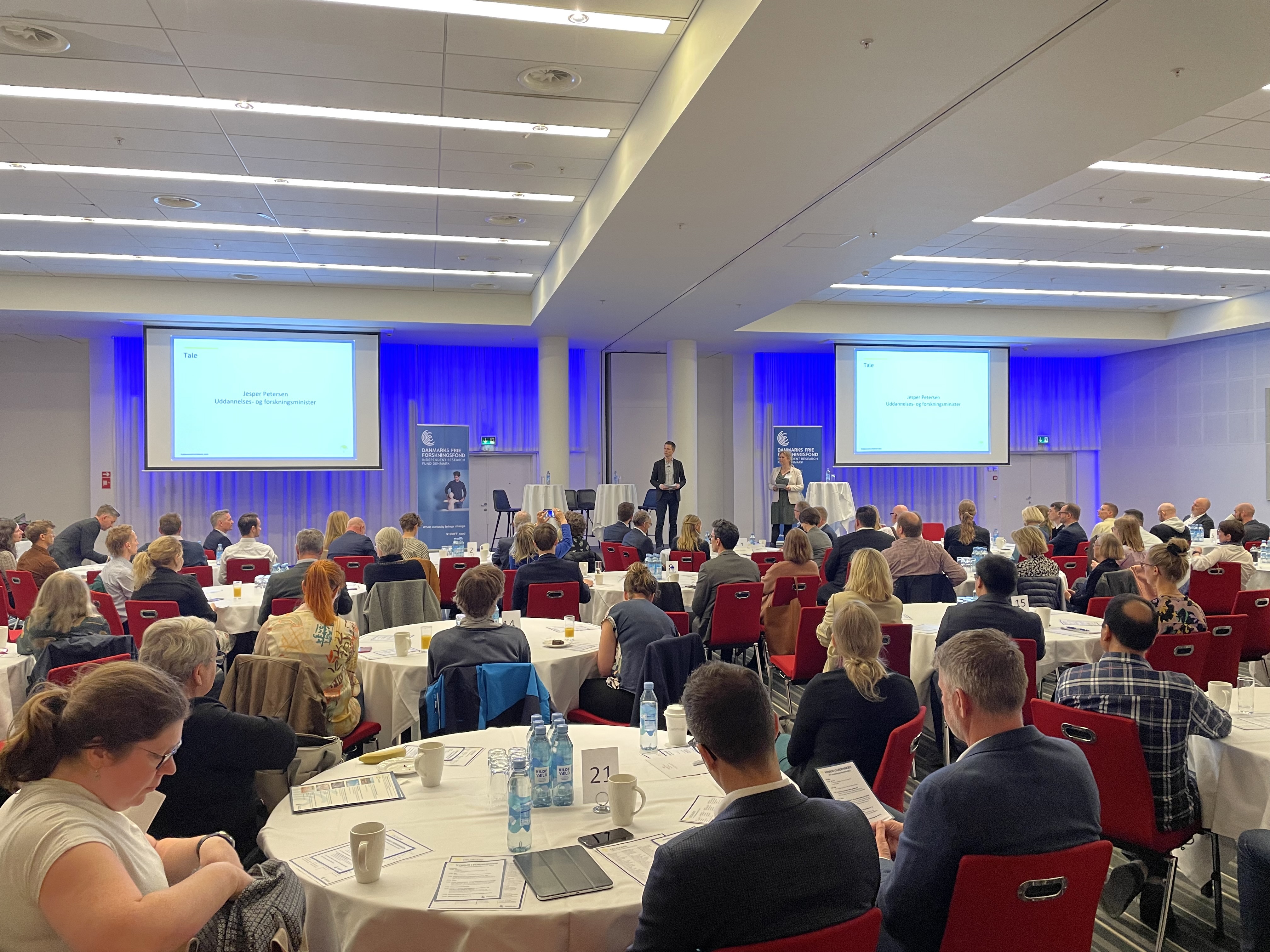 Jesper Petersen holder tale til Danmarks Frie Forskningsfonds Forskningskonference